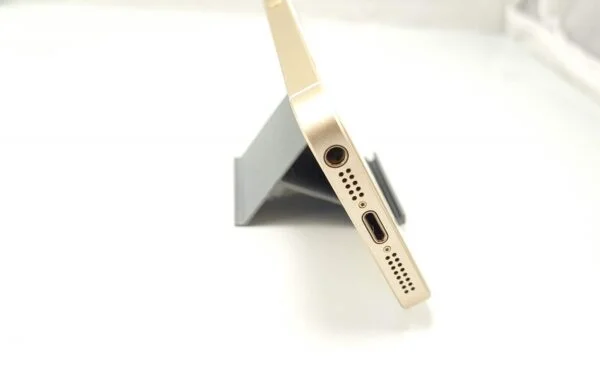 3D printed minimalist phone holder stand - Image 5